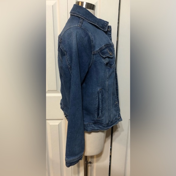 torrid Light Denim Button-Up Short Jean Jacket First at Fit Cut #38 with pockets - Picture 5 of 12